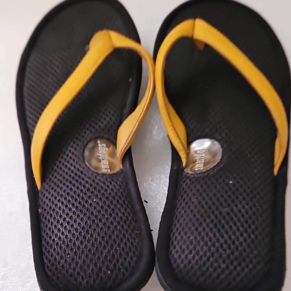 Stylish Black and Yellow Womans Flip Flops 6